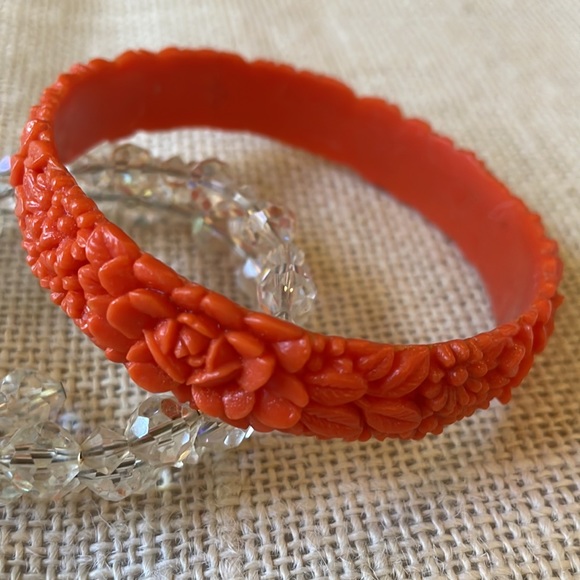 VTG carved celluloid coral color floral bangle - Picture 8 of 8